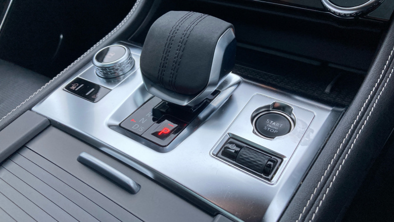 Jaguar F-Pace 2.0 D200 R-Dynamic Black 5dr Auto AWD Diesel Estate